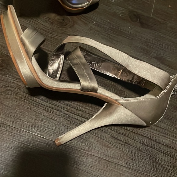 BCBG Pewter High Platform Heels 10M NWOT - Picture 4 of 12